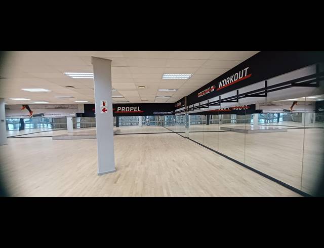 2,355M² RETAIL TO LET IN CRAIGHALL PARK